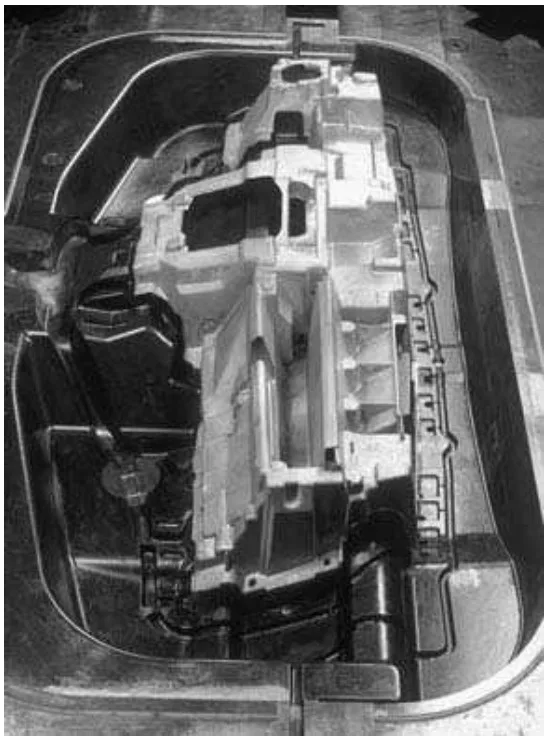 Fig. 5 : Magnesium instrument panel for the Rolls-Royce Phantom: casting in the die