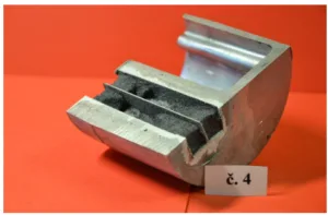 Fig. 6. H 2400 during dissolution of the glued core