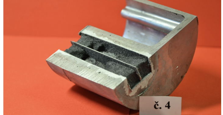 Fig. 6. H 2400 during dissolution of the glued core