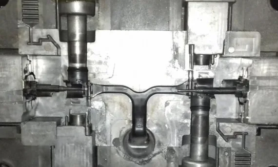 Figure 3 - View of the mold where the core pins were assembled for industrial tests