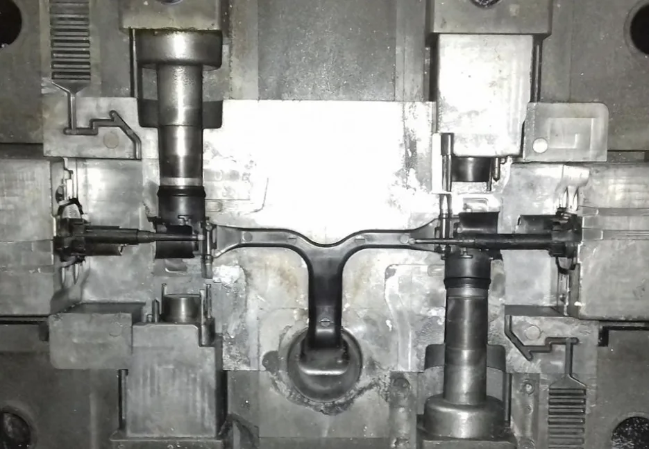 Figure 3 - View of the mold where the core pins were assembled for industrial tests