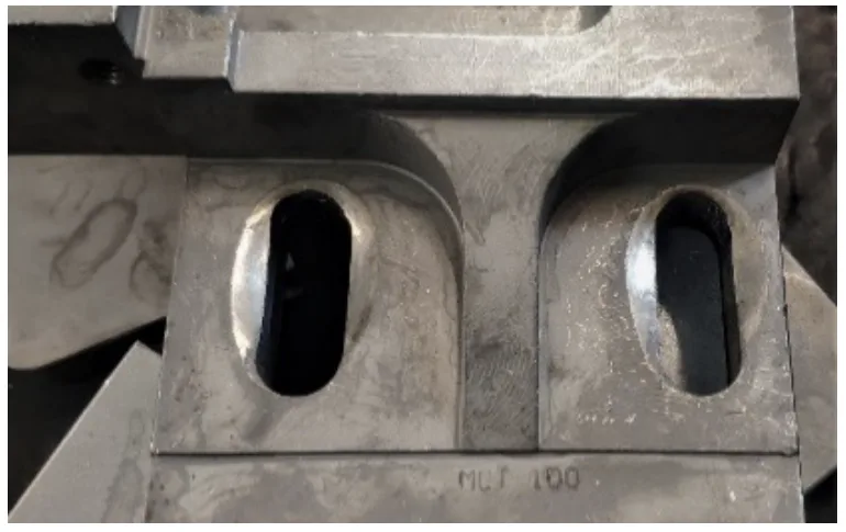 Figure 7. Extreme wear on the coupling system tunning
slots.