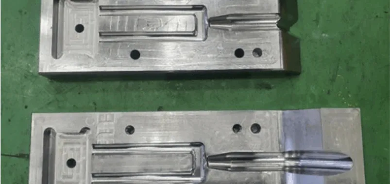 Fig. 3. SKD61 steel salt core mold.
