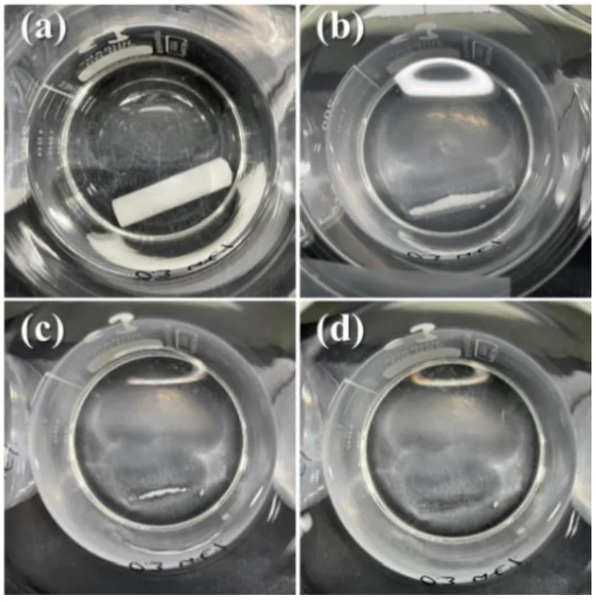 Fig. 5. Water soluble experiments of the KCl-based salt core reinforced by 0.3 wt% glass fiber in room temperature: (a) 0 h,
(b) 2 h, (c) 4 h, (d) 6 h.