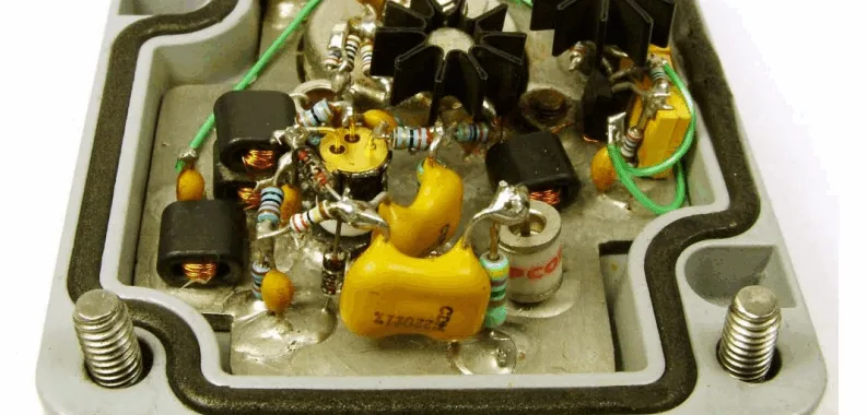 Figure 2.19 Point to point wiring of the active antenna. The two yellow series connected silver mica capacitors are in the foreground