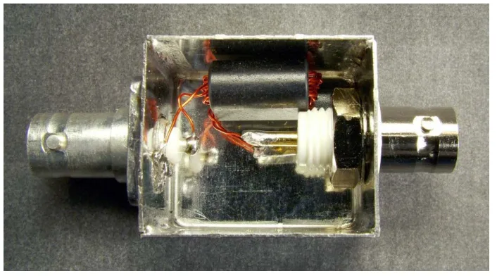 Figure 2.26 RF current choke housed is a small metal box. Note the isolated BNC connector on
the right hand side