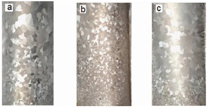Fig. 7. Change of the surface structure at the height of the castings: unmodified (a)