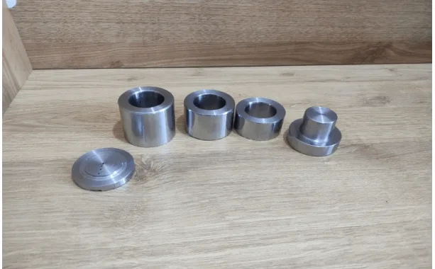 Figure 1. Used molds and presses
