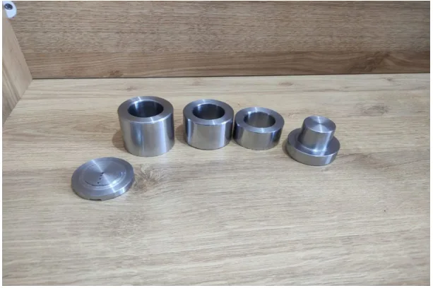 Figure 1. Used molds and presses