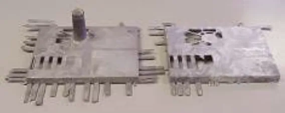 Figure 6. Computer cases of AM60B made by hot chamber process (left) and the CORMAG hot runner process, respectively.